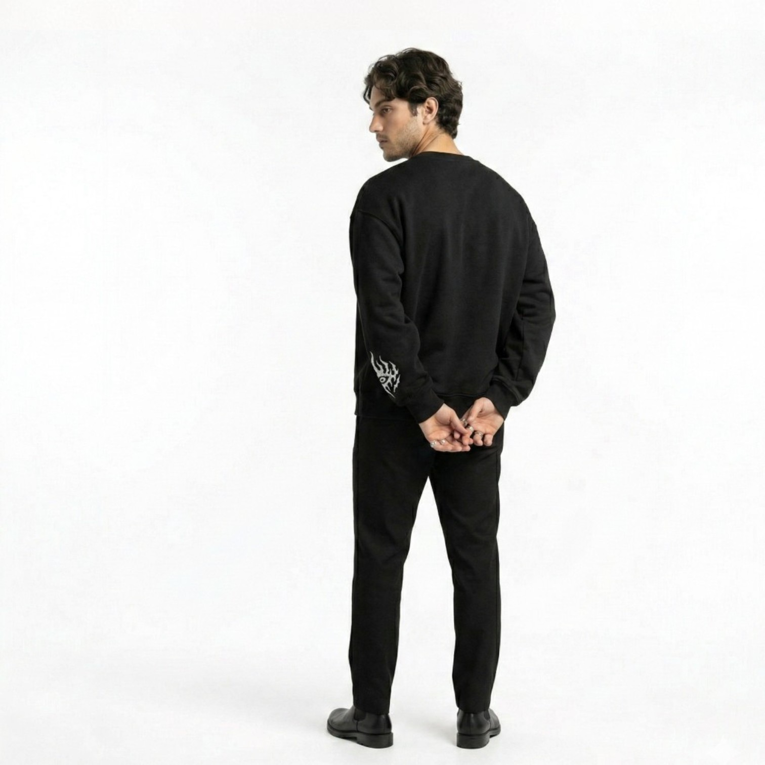 001 BLACK SWEATER